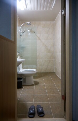 Chambre (Korean Ondol A, Free Breakfast for 4) | Salle de bain