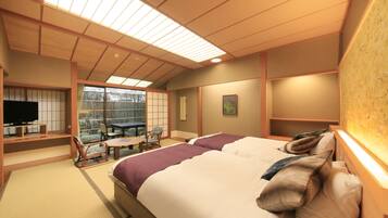 Japanese Twin Room | In-room safe, desk, free WiFi