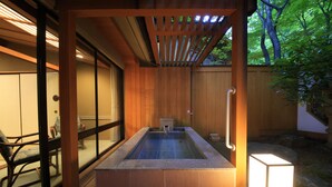 트래디셔널룸 (Japanese Style, Open-air Bath) | 객실 내 금고, 책상, 무료 WiFi