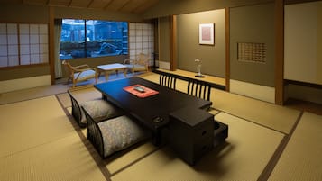 Habitación tradicional, baño compartido (Japanese Style) | Servicio de comidas en la habitación