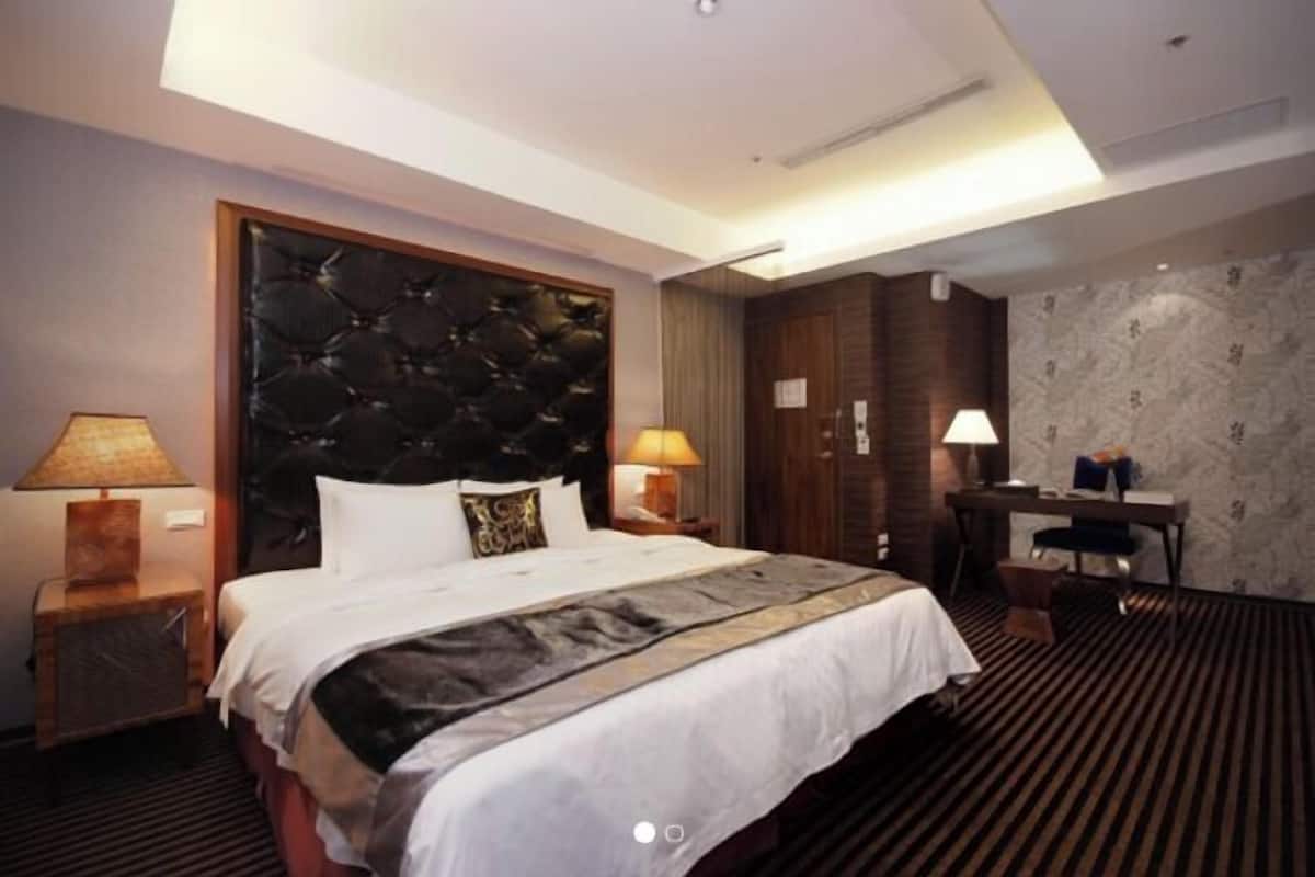 In-room safe, individually decorated, desk, blackout drapes