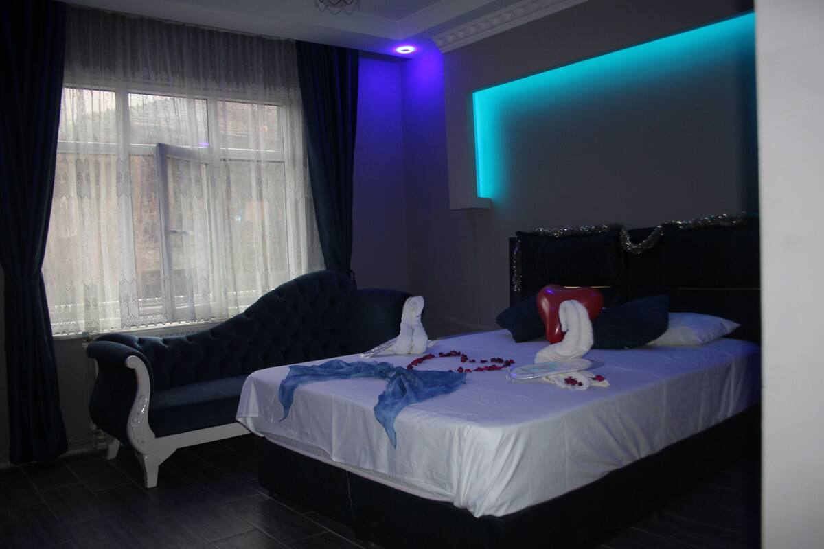 Exclusive Studio Suite, 1 Double Bed, Hill View, Executive Level | Premium bedding, desk, free WiFi, bed sheets