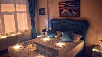 Suite estudio exclusiva, 1 cama matrimonial, vista a la colina, piso ejecutivo | Ropa de cama de alta calidad, escritorio, wifi gratis y ropa de cama