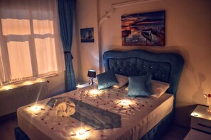 Suite estudio exclusiva, 1 cama matrimonial, vista a la colina, piso ejecutivo | Ropa de cama de alta calidad, escritorio, wifi gratis y ropa de cama