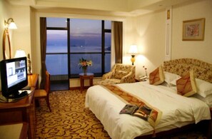 Executive Double Room With Sea View | Blackout drapes, iron/ironing board, free WiFi