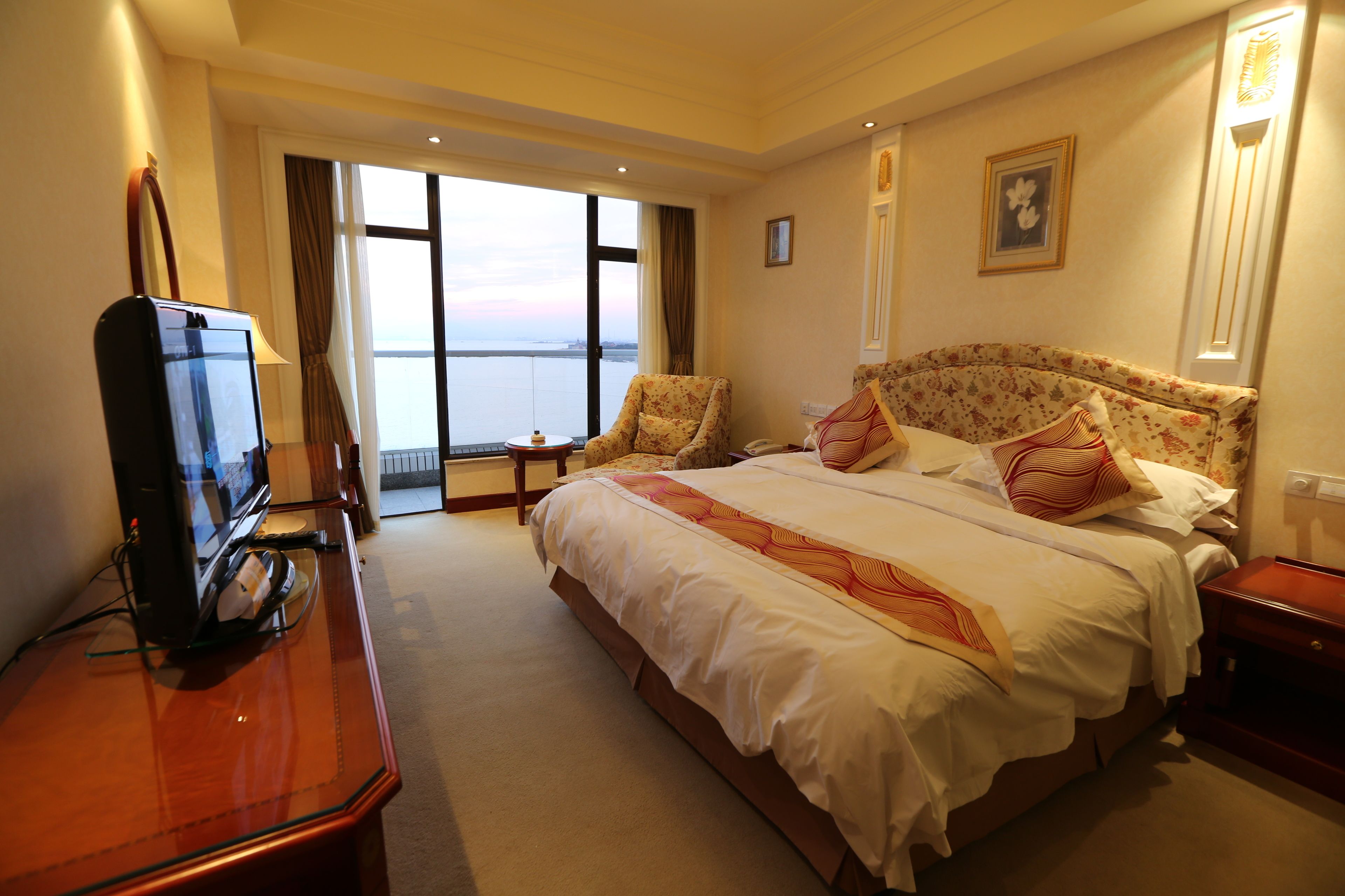 executive double room with sea view  | blackout curtains, iron/ironing board, free wifi