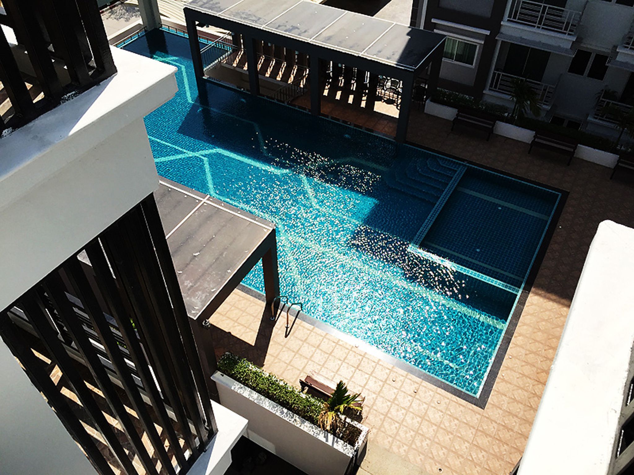 2 outdoor pools