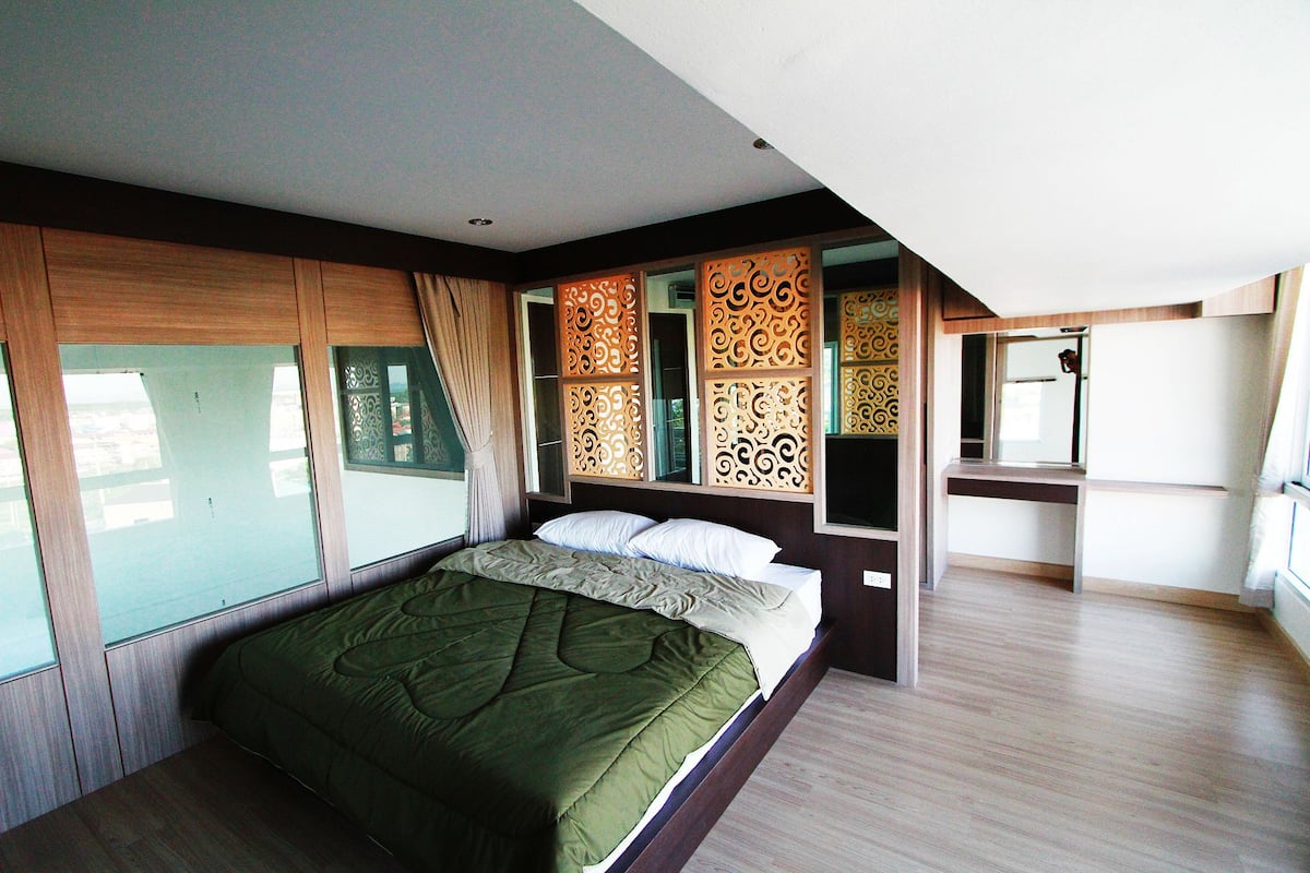 two bedrooms duplex (condo) | in-room safe, desk, laptop workspace, blackout curtains