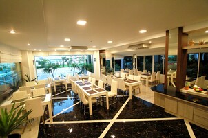 Free buffet breakfast