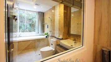 Standard Plus King Room (B-Building) | Badezimmer