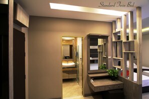 Standard Twin Room (B-Building) | In-room safe, desk, laptop workspace, blackout drapes - The Contrast i Hotel (Pluak Daeng)