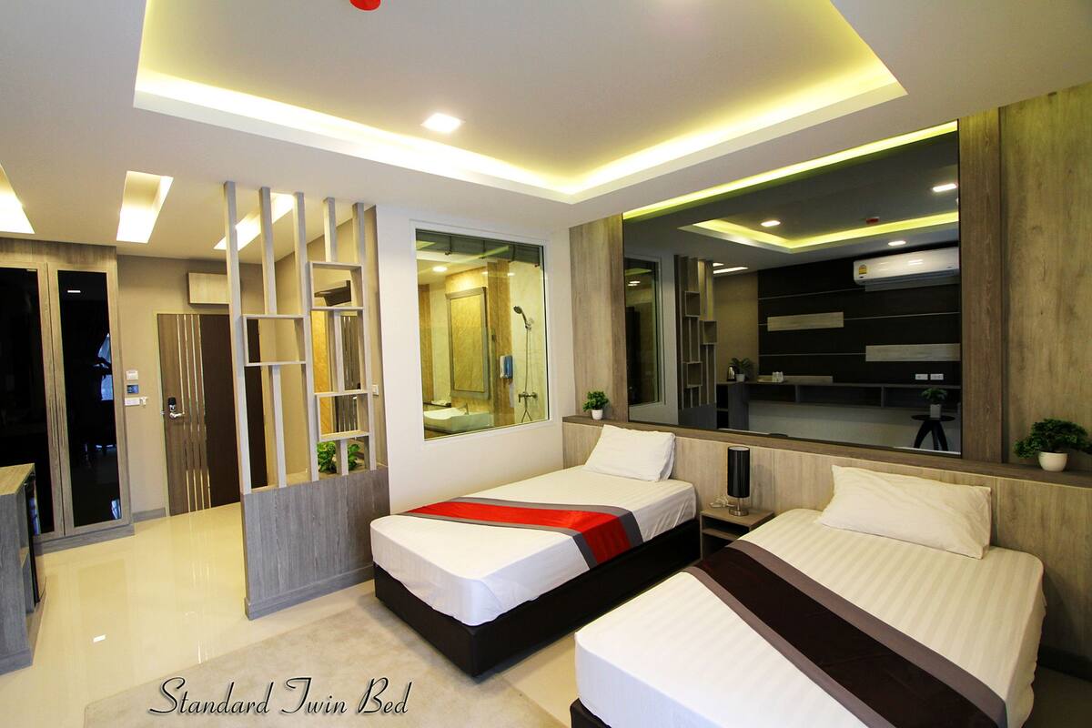 Standard Twin Room (B-Building) | Coffre-fort, bureau, espace de travail pour ordinateurs portables