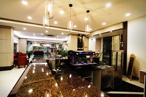 Coffee shop - The Contrast i Hotel (Pluak Daeng)