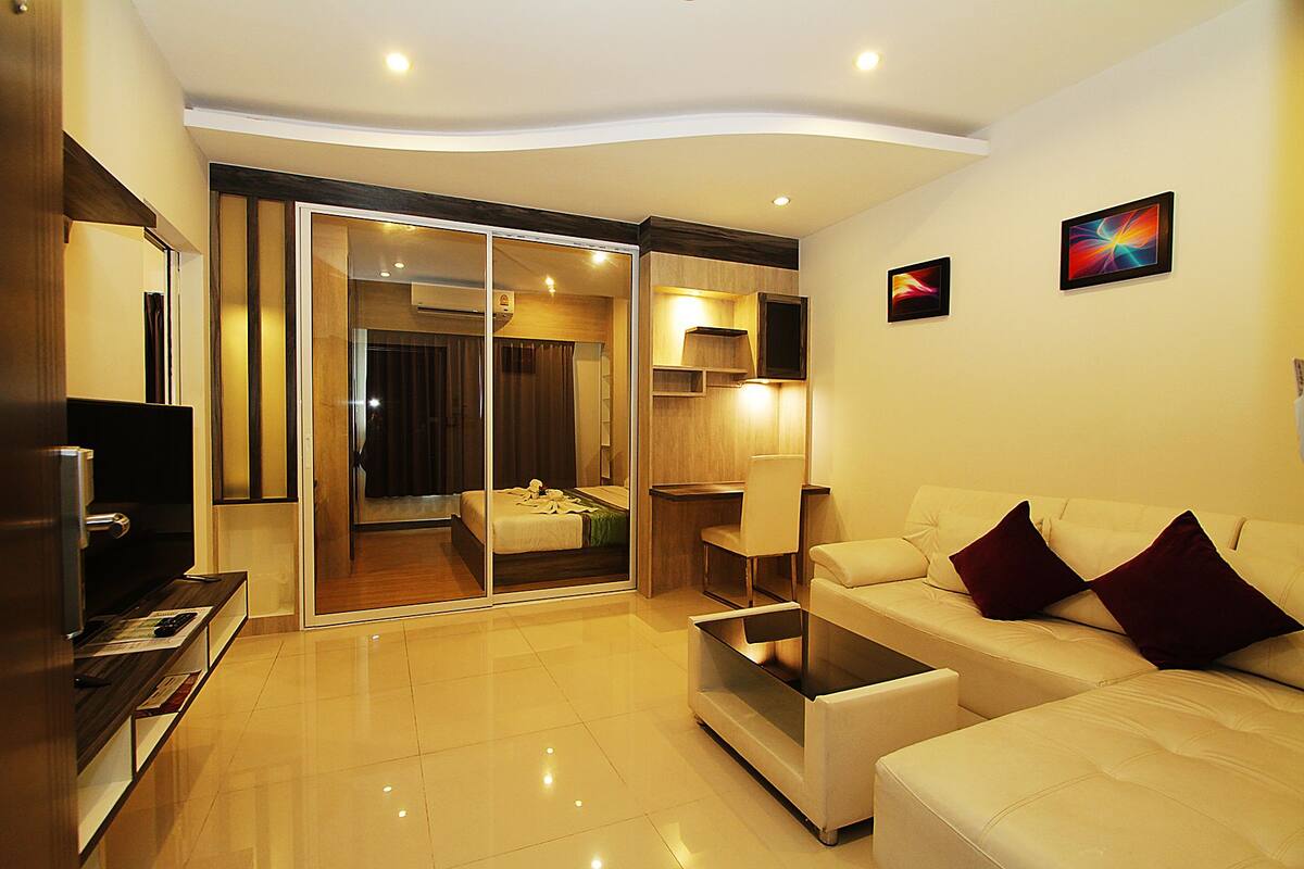 Standard King Room (A-Building) | Coffre-fort, bureau, espace de travail pour ordinateurs portables