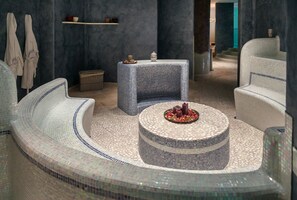 Sauna, hot tub, Turkish bath, massage/treatment rooms - Radici Resort (Mirabella Eclano)