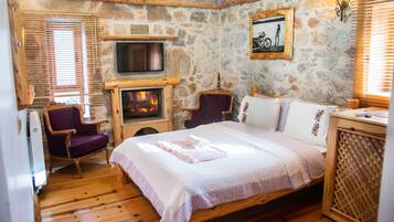 أغطية فراش متميزة وميني بار وتجهيزات عازلة للصوت وواي فاي مجانًا