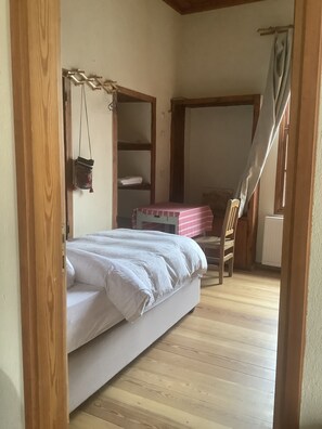 Single Room | Free WiFi, bed sheets - Athena Pension (Bergama)