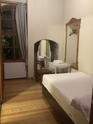 Single Room | Free WiFi, bed sheets - Athena Pension (Bergama)