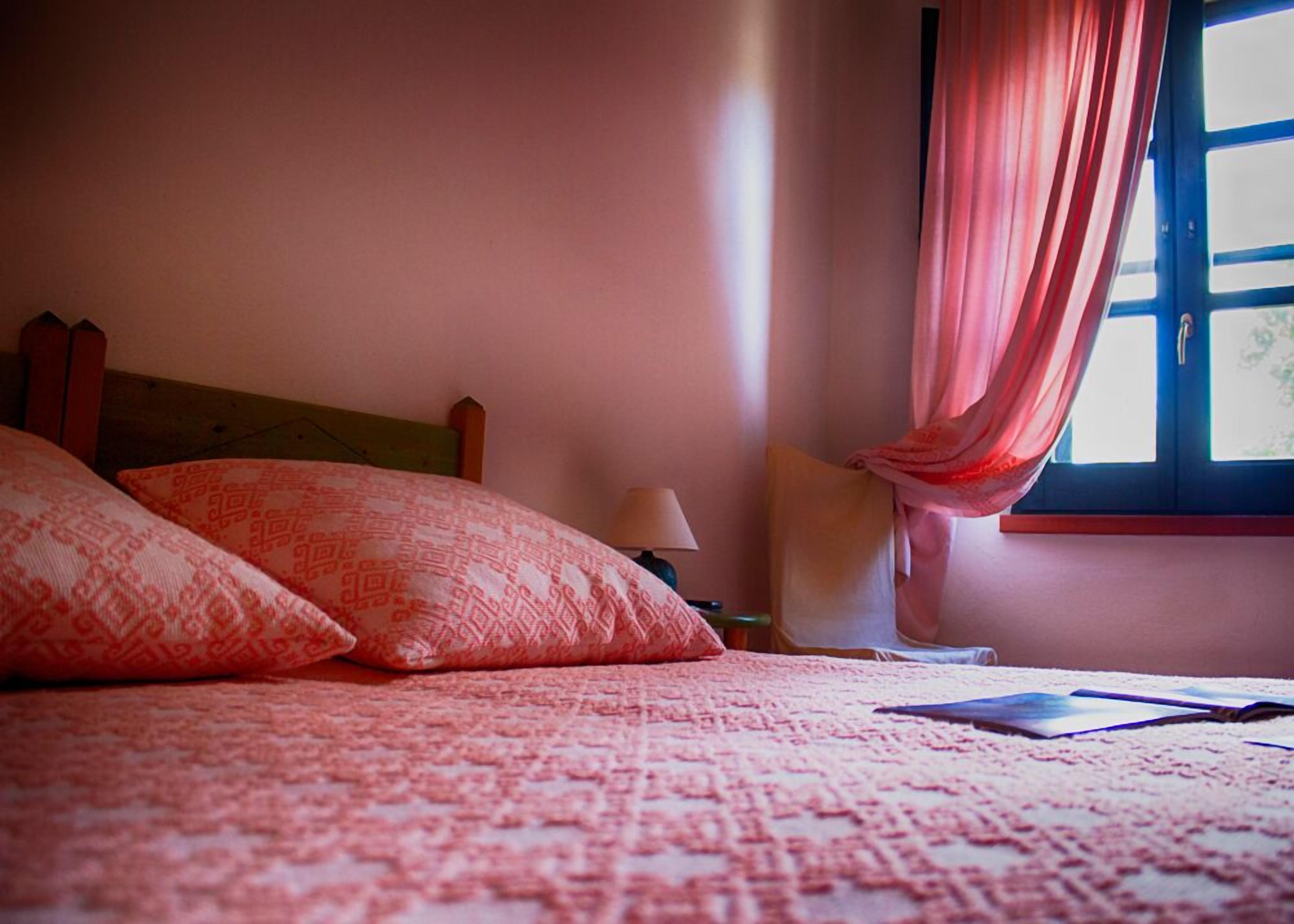 standard double or twin room | 1 bedroom, minibar, in-room safe, desk