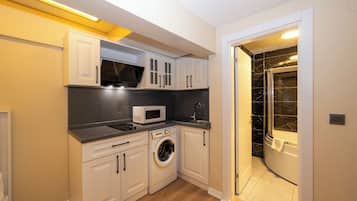 Family Room | Private kitchen | Fridge, microwave, stovetop, coffee/tea maker