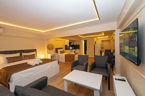 Premium bedding, in-room safe, desk, laptop workspace - Aiza Suites (Istanbul)