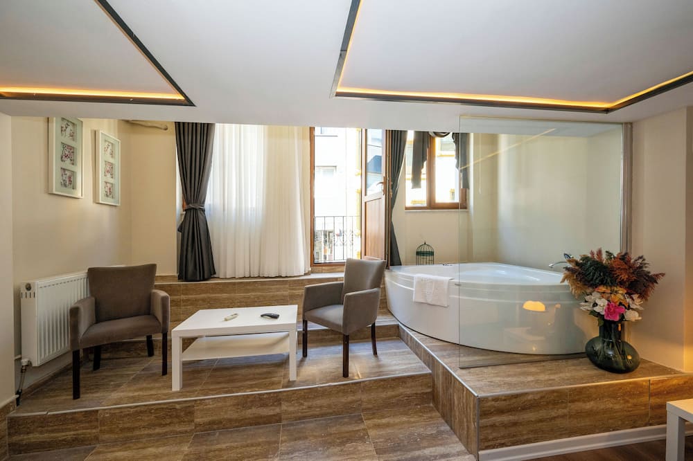 Aiza Suites