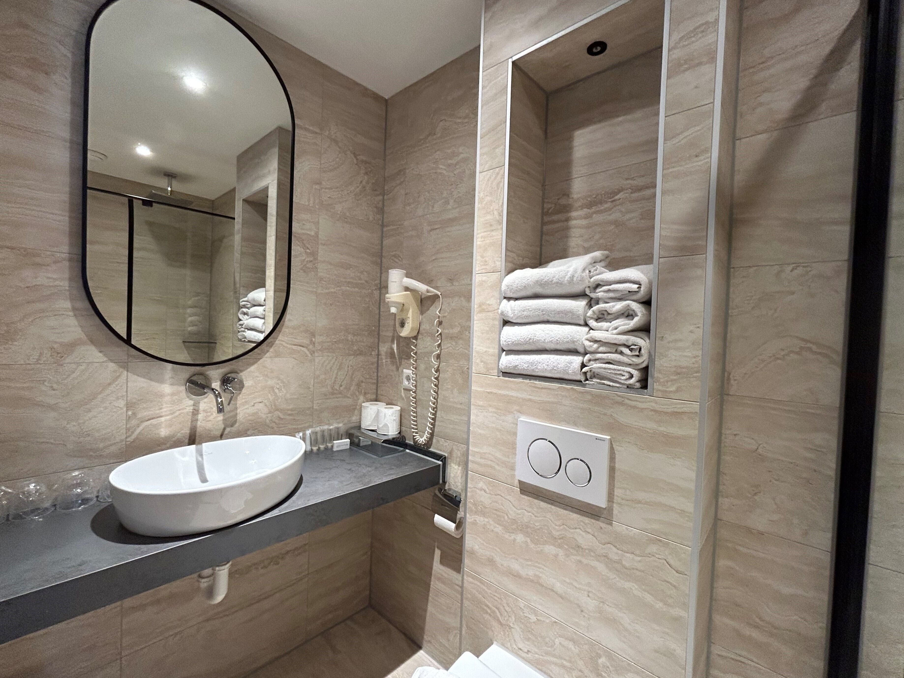 standard quadruple room | bathroom | free toiletries, hair dryer, towels, soap