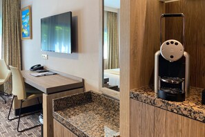 Chambre Double Standard, 1 grand lit | Café et/ou machine à café