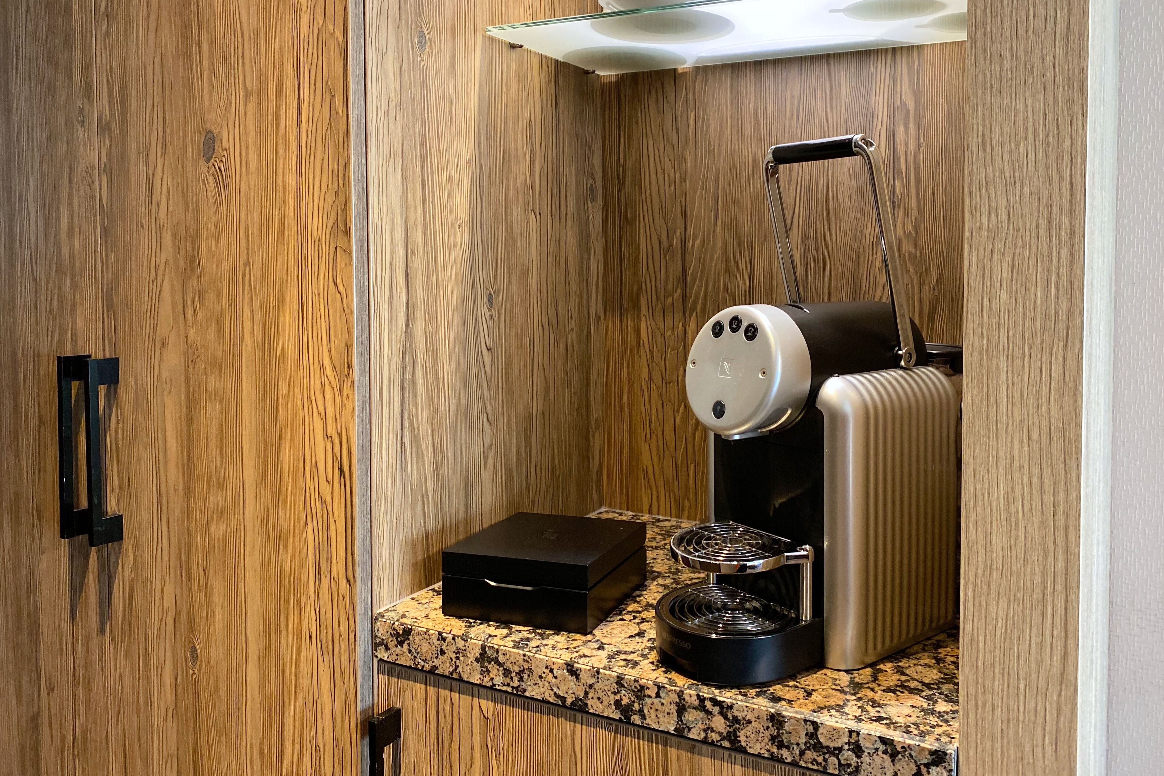 economy twin room, 2 single beds | coffee and/or coffee maker