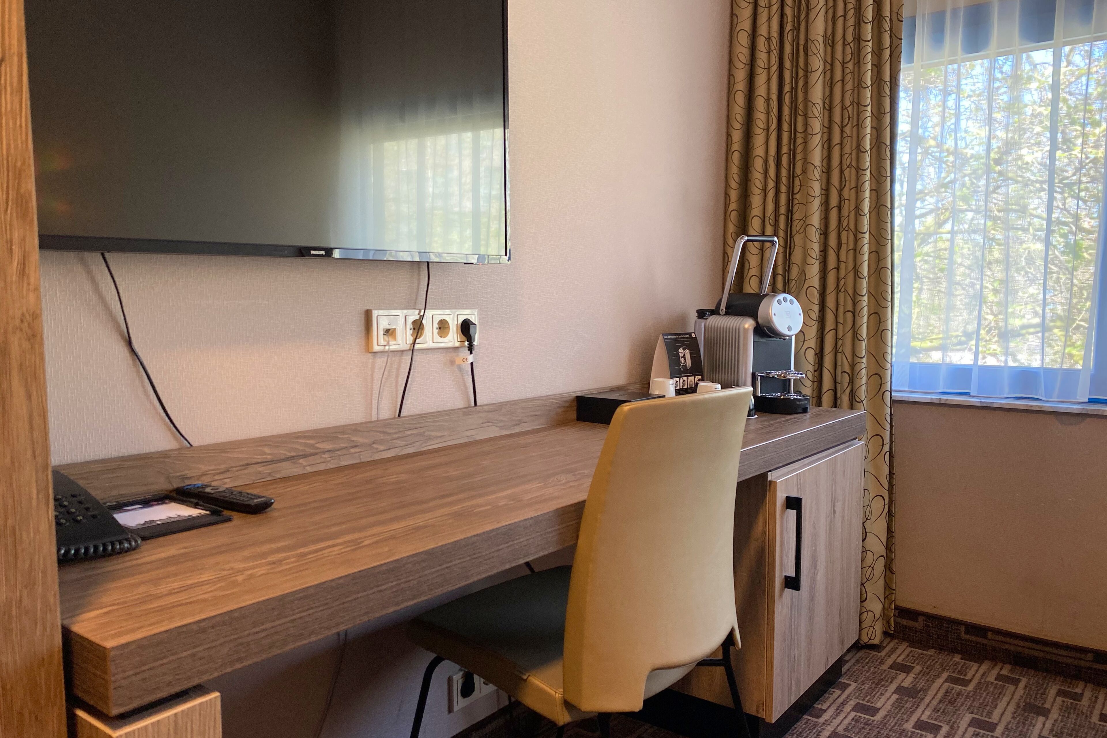 economy twin room, 2 single beds | hypo-allergenic bedding, in-room safe, desk, free wifi