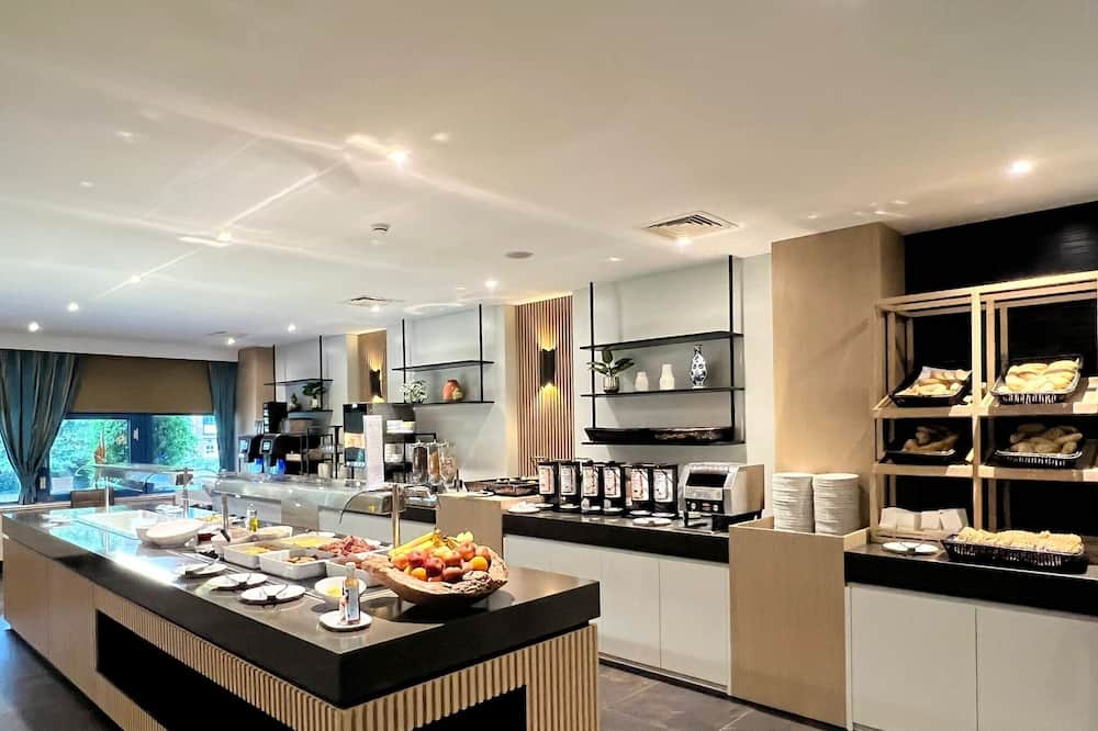 XO Hotels Blue Square