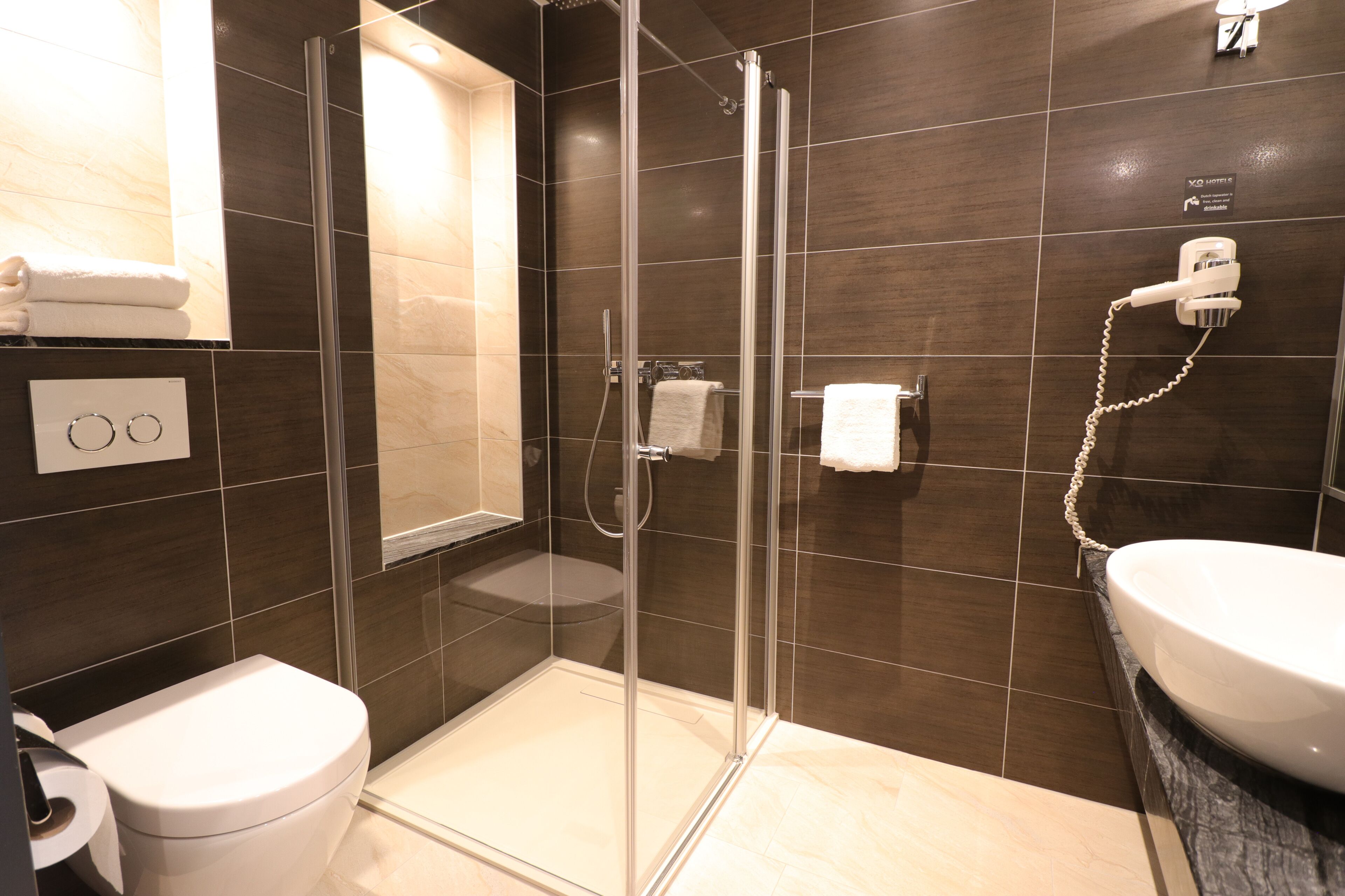 Ducha, cabezal de ducha tipo lluvia, artículos de tocador gratuitos