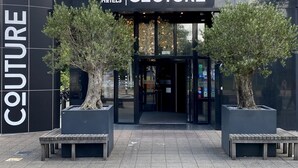 A modern hotel entrance with a sign for 'XO Hotels Couture'. - XO Hotels Couture (Amsterdam)