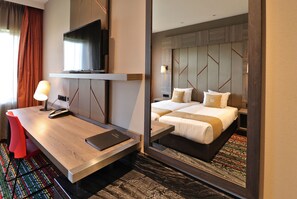 Literie hypoallergénique, coffres-forts dans les chambres, bureau