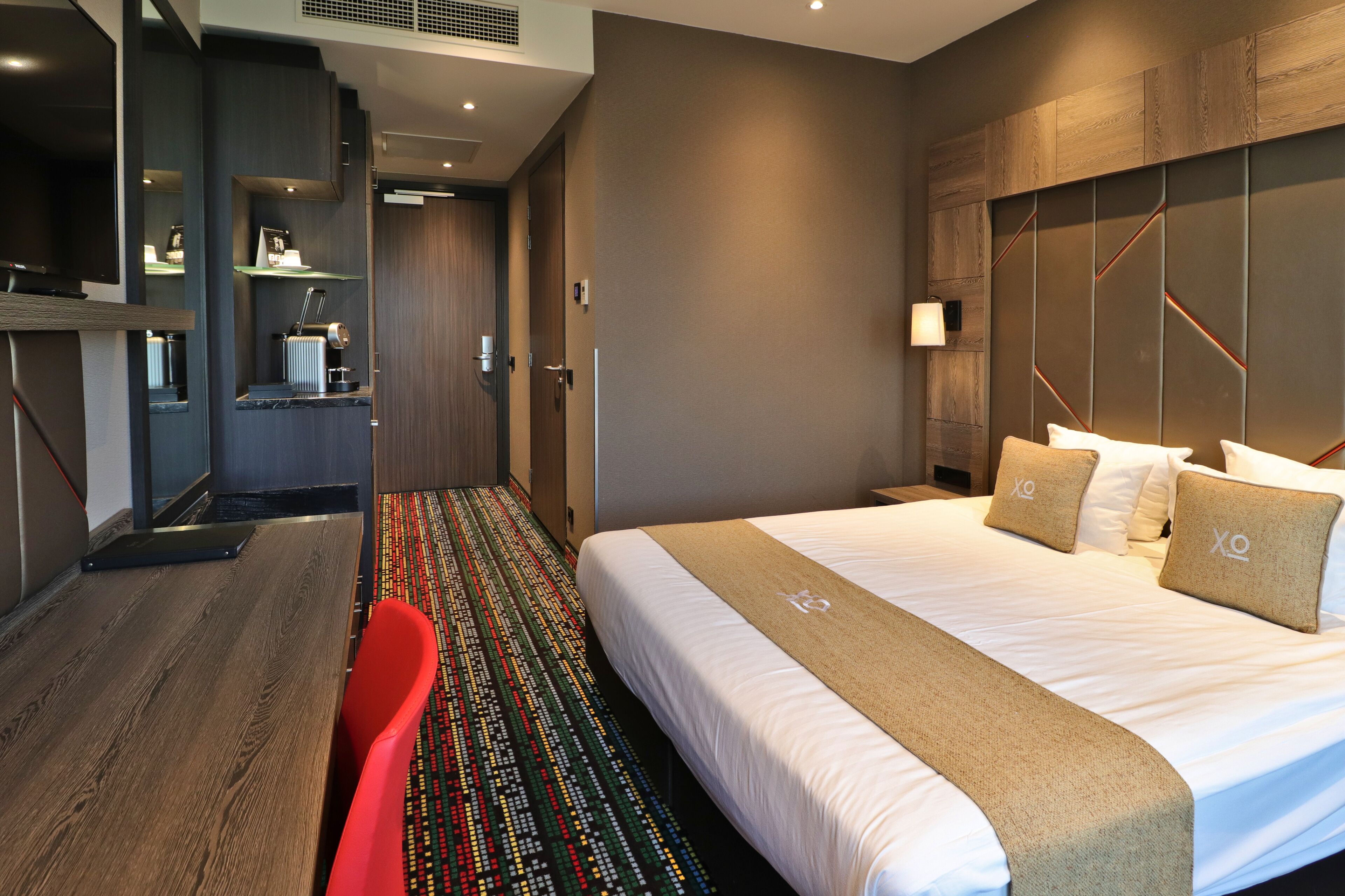 standard double room, 1 queen bed | 1 bedroom, hypo-allergenic bedding, in-room safe, desk