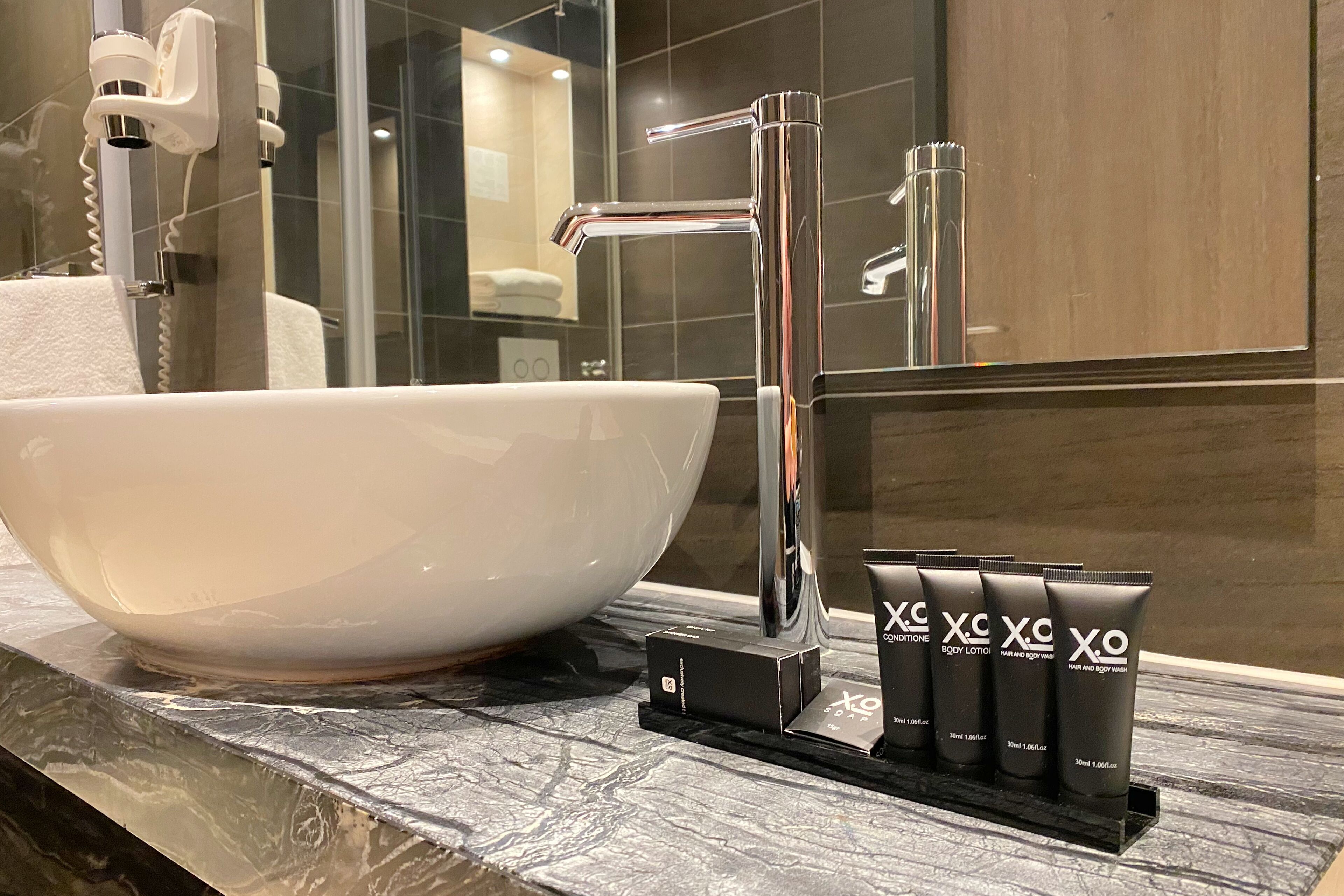 standard double room, 1 queen bed | bathroom | shower, rainfall showerhead, free toiletries, hair dryer