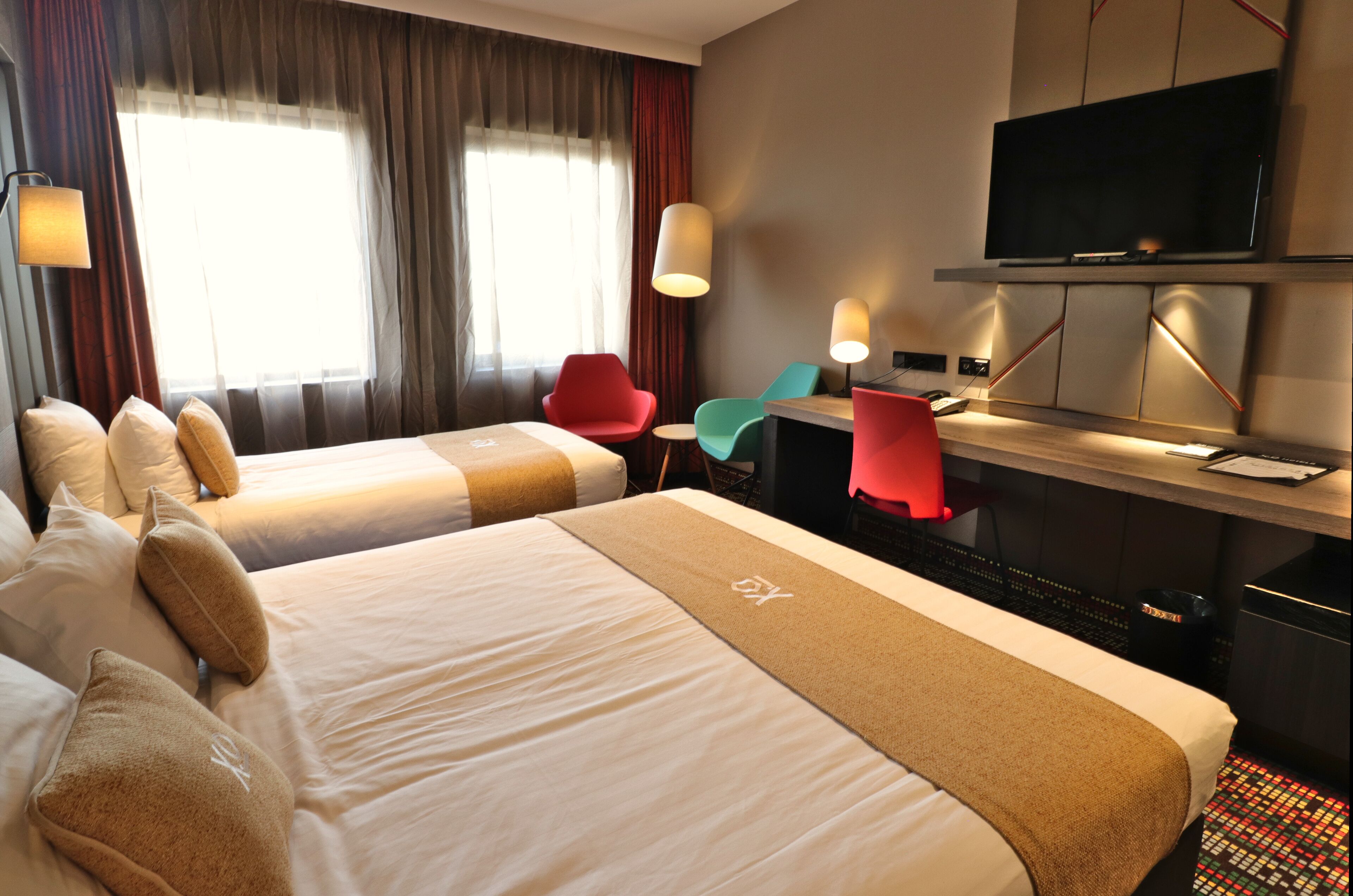 standard triple room, 3 single beds | 1 bedroom, hypo-allergenic bedding, in-room safe, desk