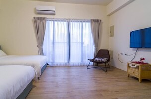 高級四人房 (A201) | 浴室設施 | 淋浴設備、免費盥洗用品、吹風機、拖鞋