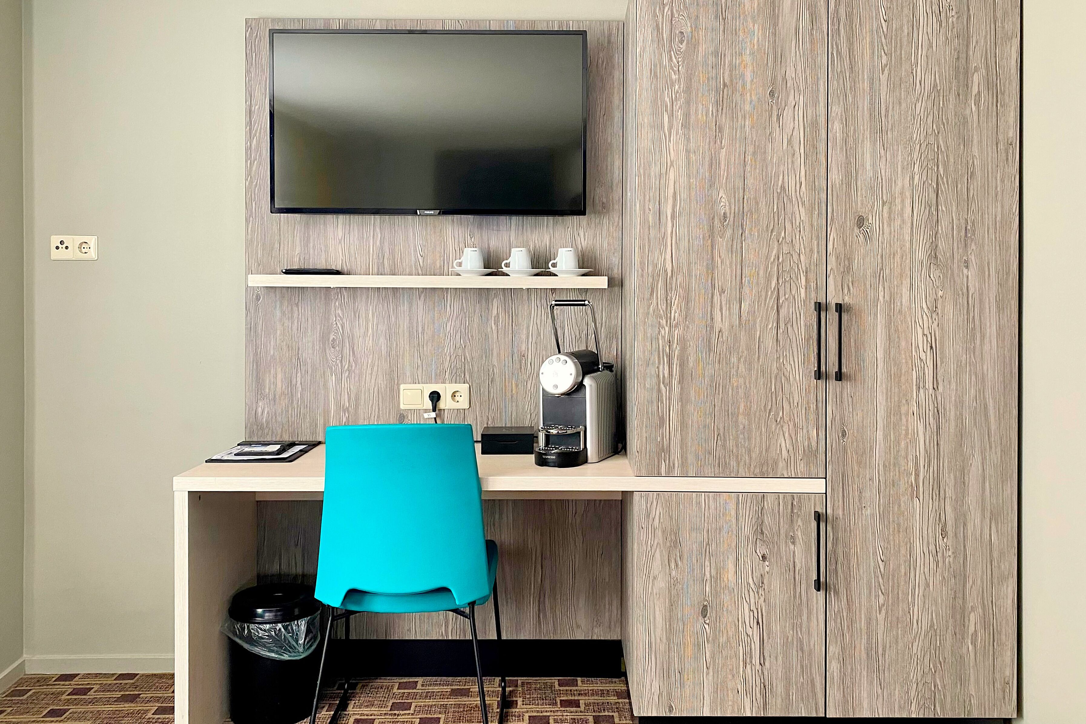 Chambre Triple Standard, 3 lits une place | Coffres-forts dans les chambres, bureau, Wi-Fi gratuit, draps fournis