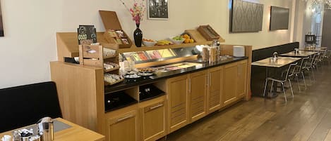 Daily buffet breakfast for a fee