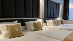 Standard Quadruple Room, Berbilang Katil | Peti besi dalam bilik, meja, Wi-fi percuma, cadar katil 