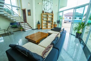 Premium Villa, 5 Bedrooms, Pool Access | Living area | TV - Penthouse Pool Villa Pattaya (Pattaya)