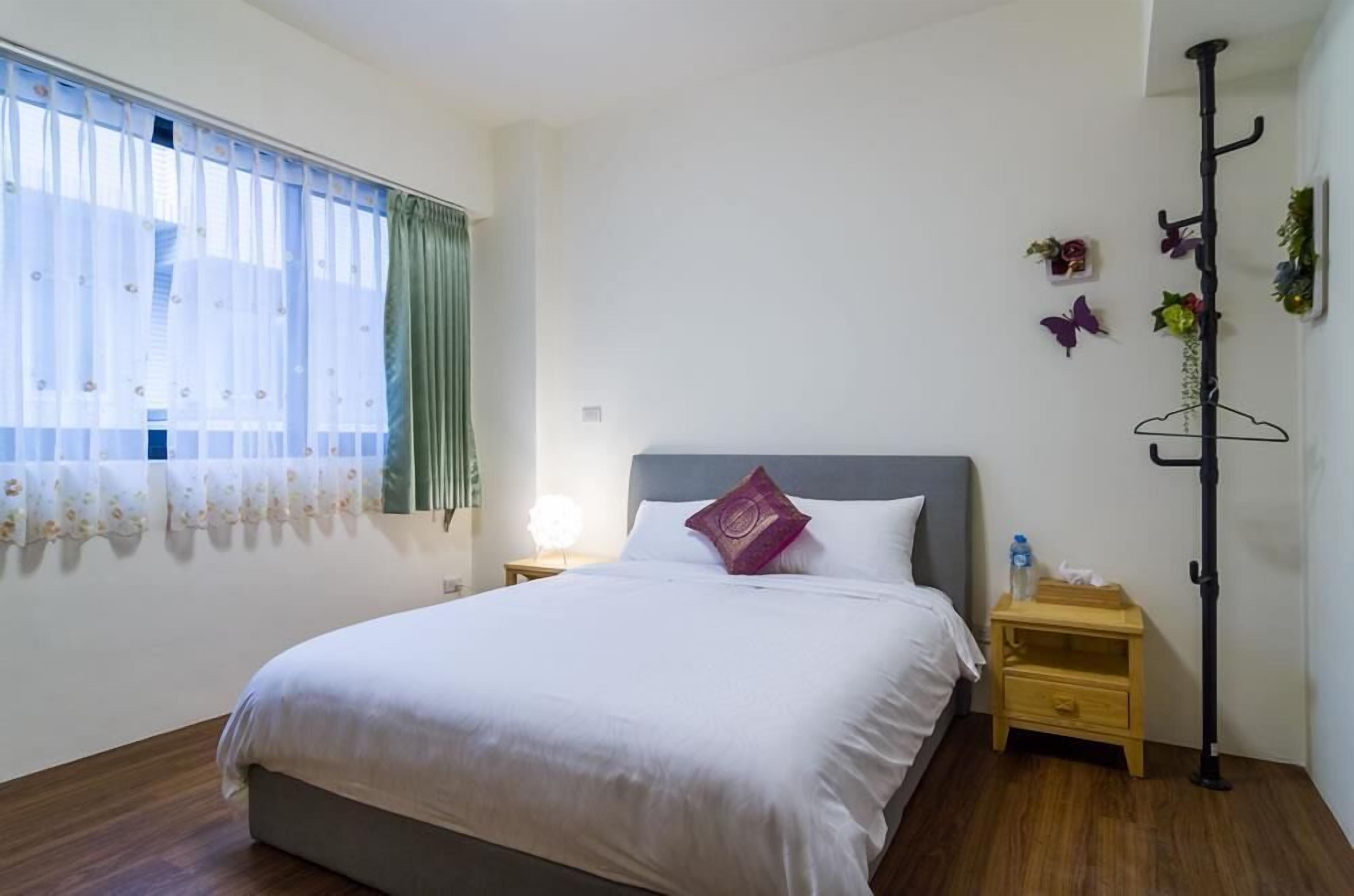 بديكورات فريدة لكل غرفة وطراز فريد لكل وحدة وستائر تعتيم