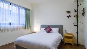 House | Individually decorated, individually furnished, blackout drapes