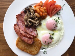 Free daily cooked-to-order breakfast - Marillen Hotel (Hakuba)