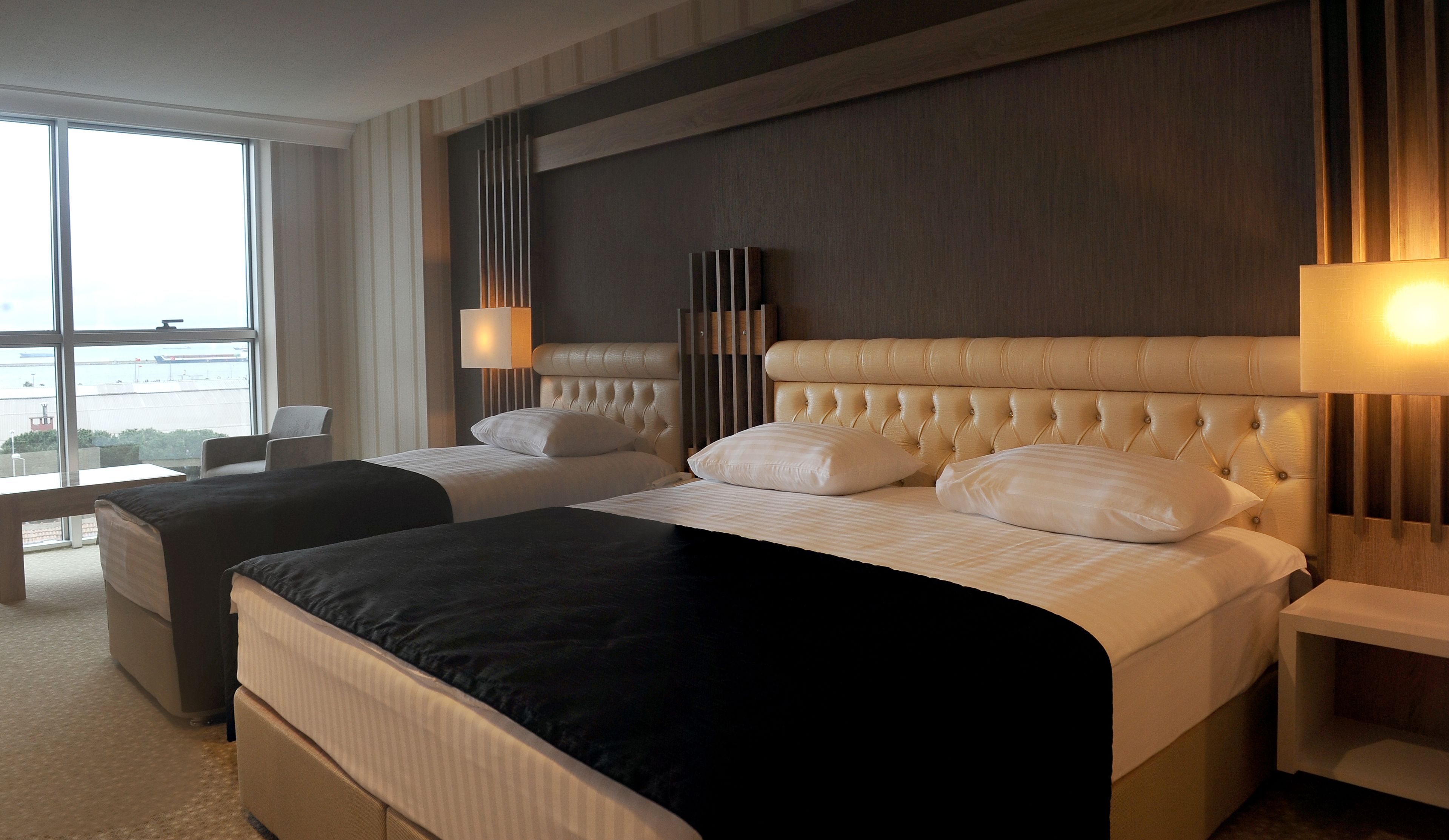 Ropa de cama de alta calidad y minibar 