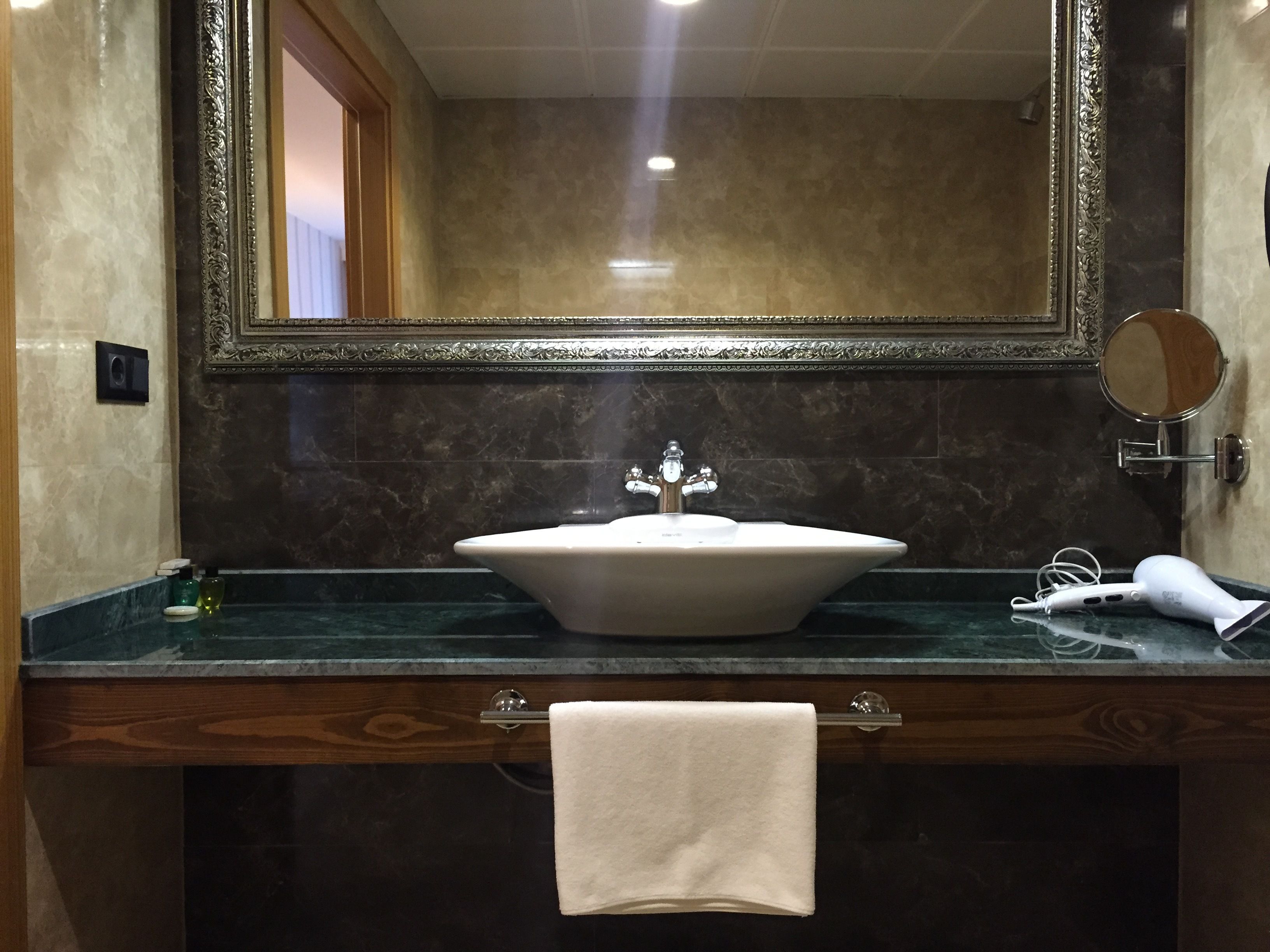 single room | bathroom | shower, free toiletries, hair dryer, slippers