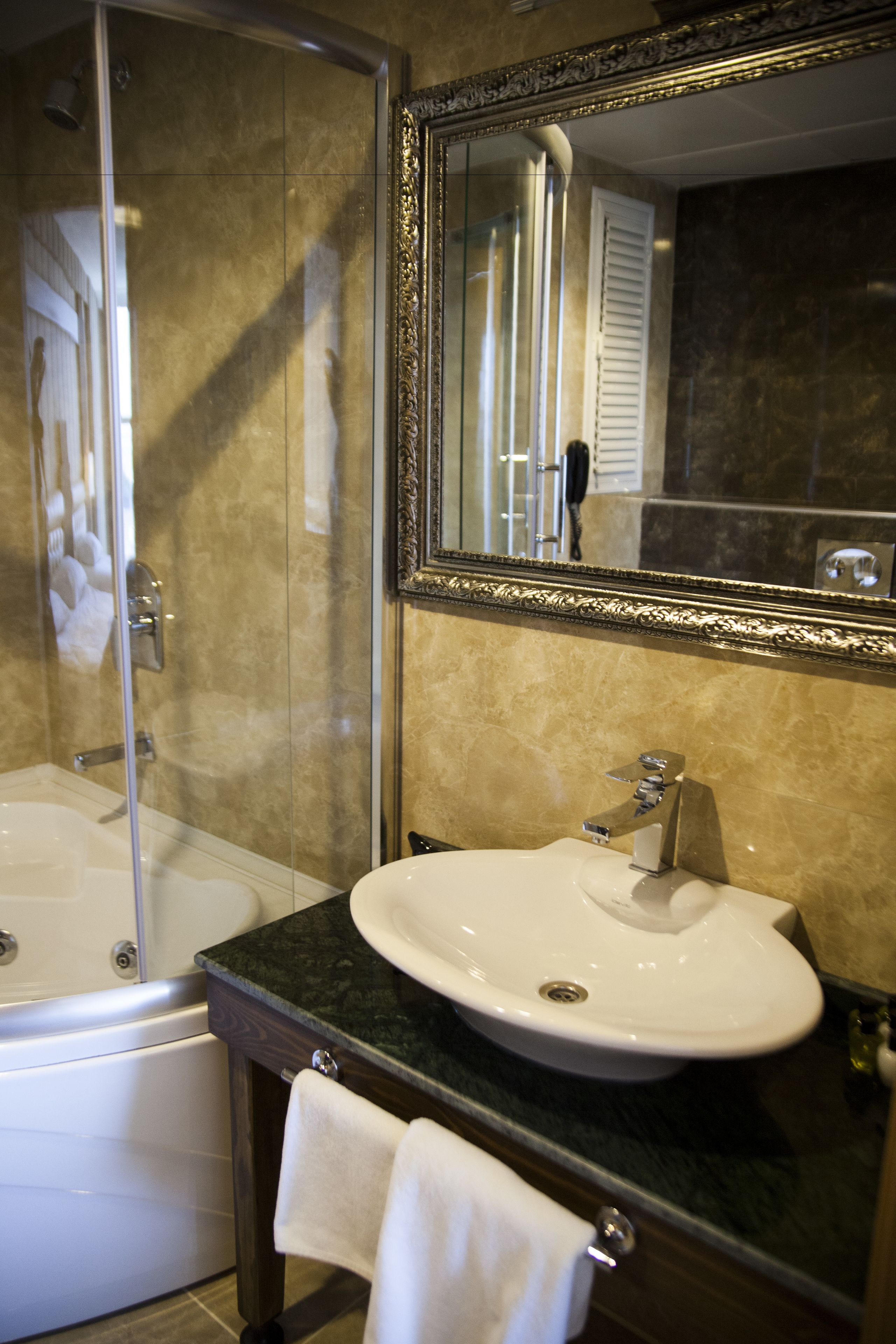 junior suite, 1 double bed | bathroom | shower, free toiletries, hair dryer, slippers
