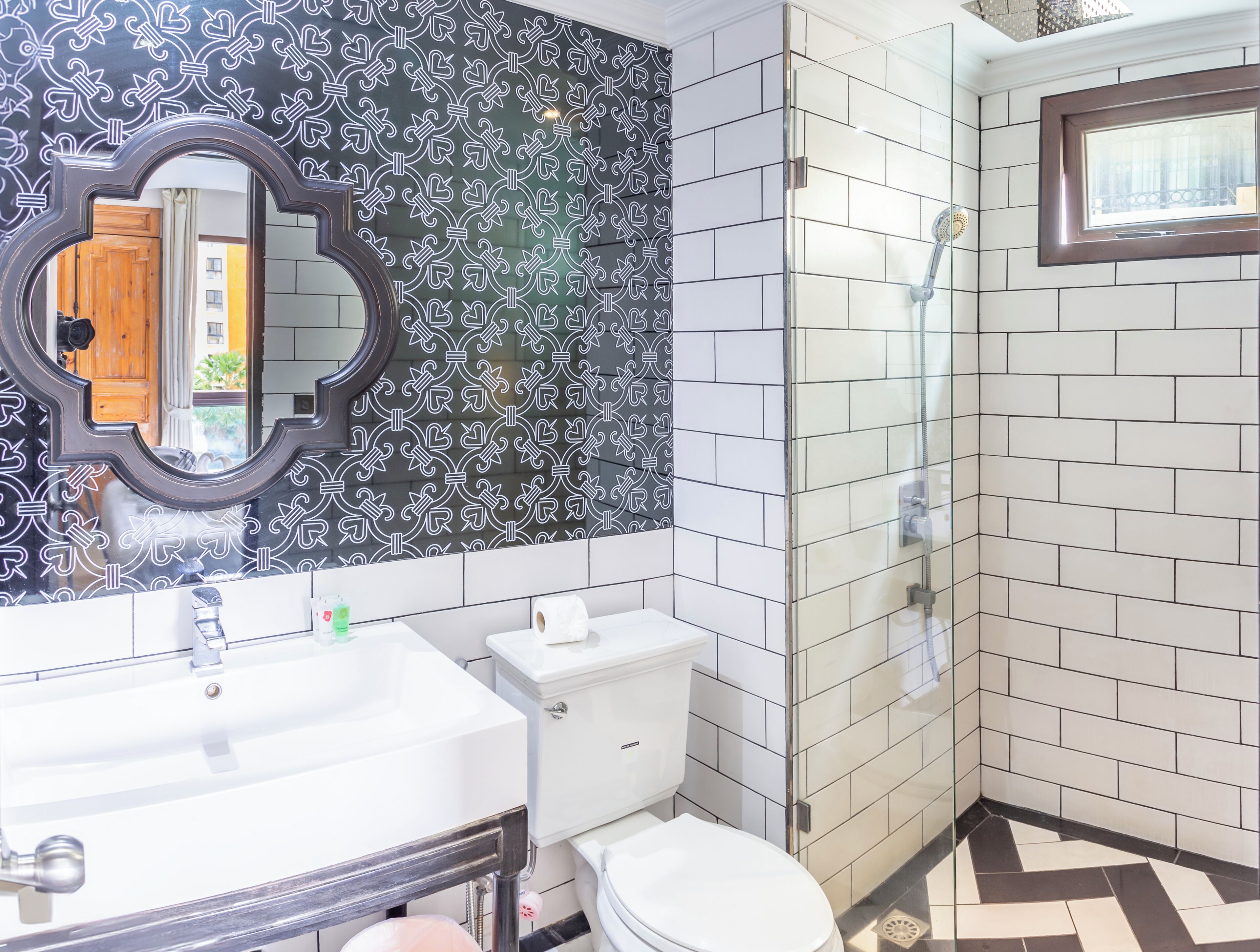 Deluxe Double Room, Pool View | Bathroom | Shower, designer toiletries, hair dryer (on request), towels