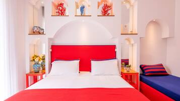Quarto casal ou duplo luxo, sacada, vista parcial para o mar | Roupas de cama premium, frigobar, cofres nos quartos